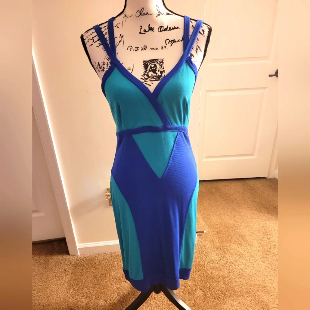 VENUS ~ Sexy Two-Tone Criss Cross Cut-Out Back Dress - Picture 4 of 4